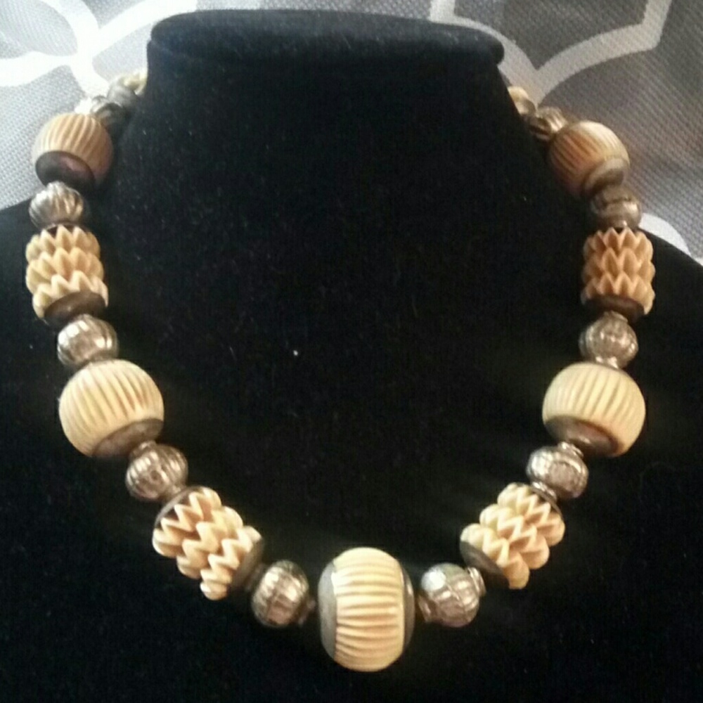 Geometric bead statement necklace